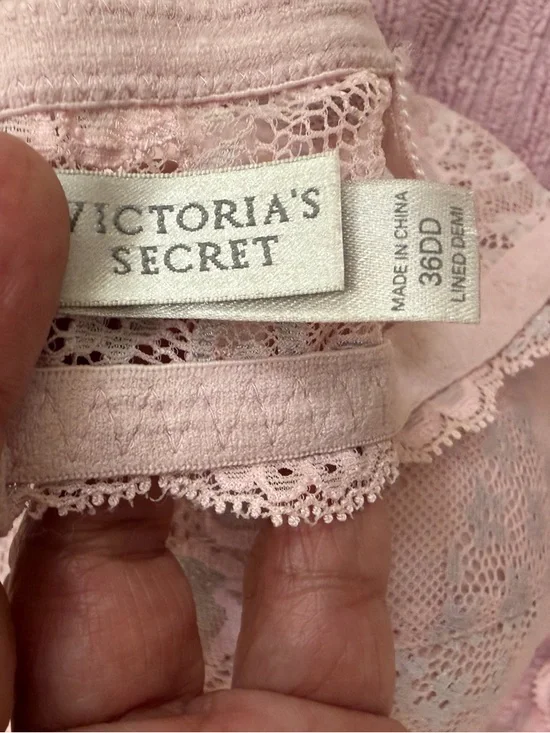 Victoria's Secret Pink Lace Lined Demi Push-Up Bra - Picture 3 of 3